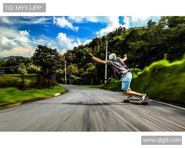 成都飞盘队在滑板精英赛中的速度表现分析与点评MBA