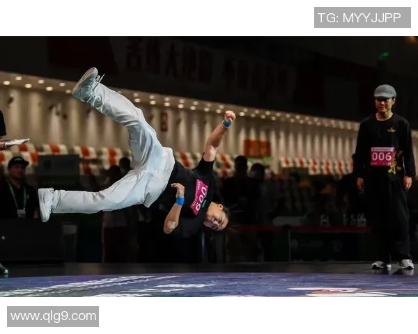 南京街舞队在极限运动联赛中的团队协作表现分析与点评